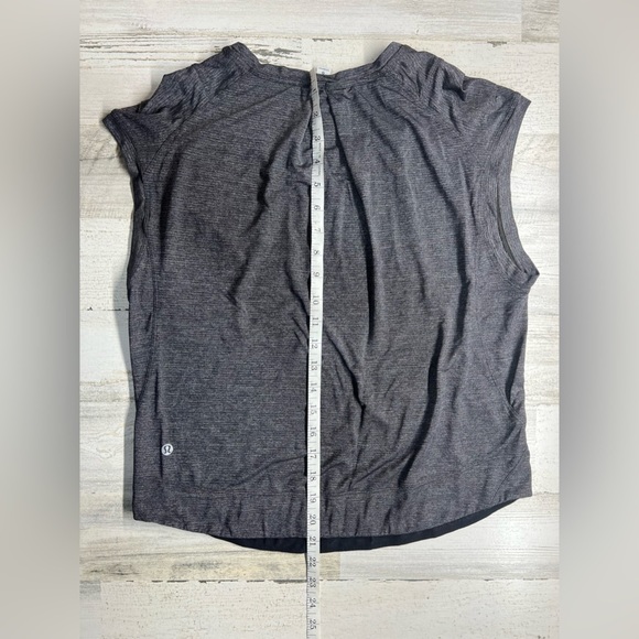 Lululemon sleeveless grey tee Sz.4 - Picture 7 of 7